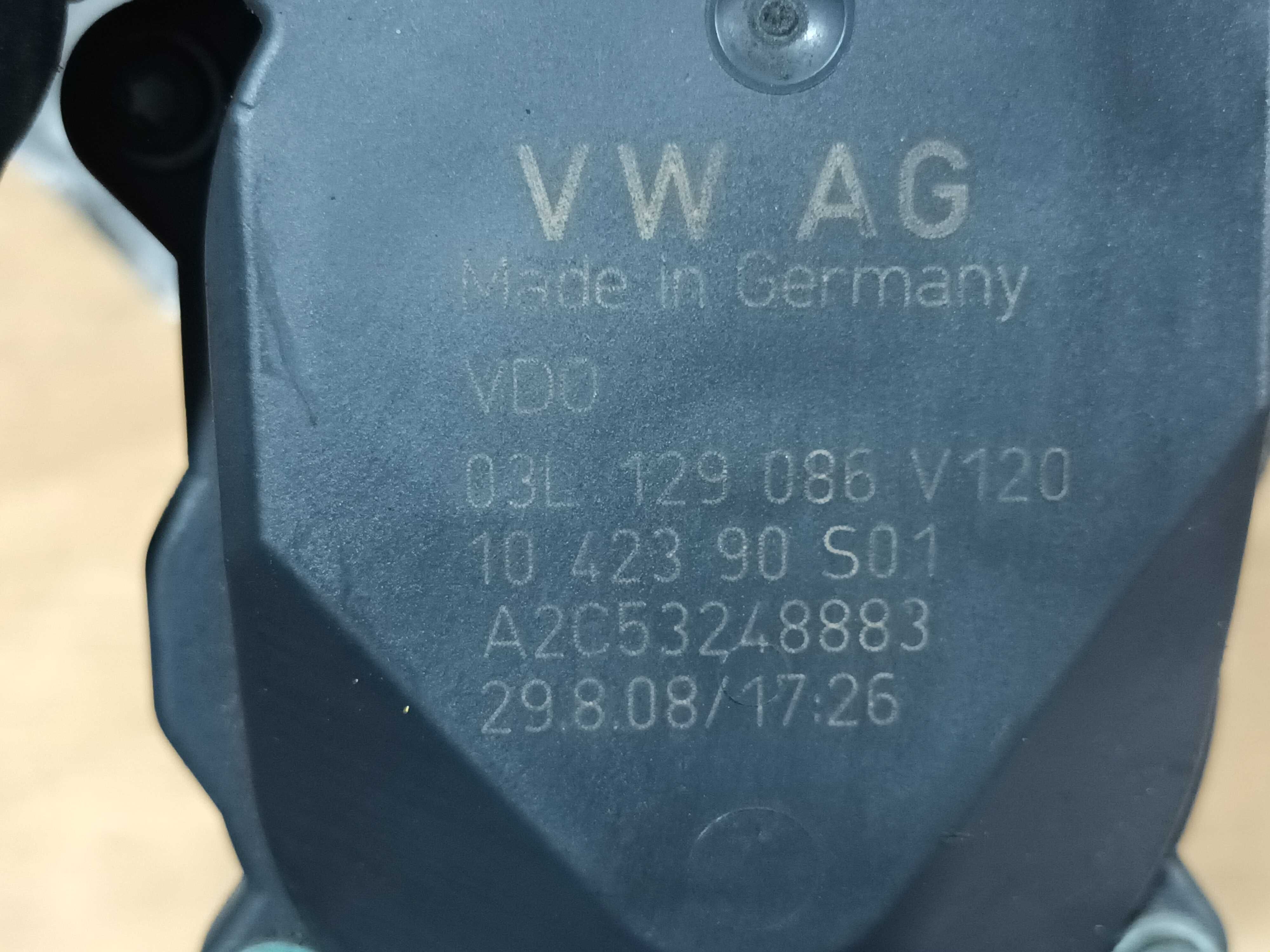 Kolektor ssący + nastawnik silniczek nastawny AUDI VW V120