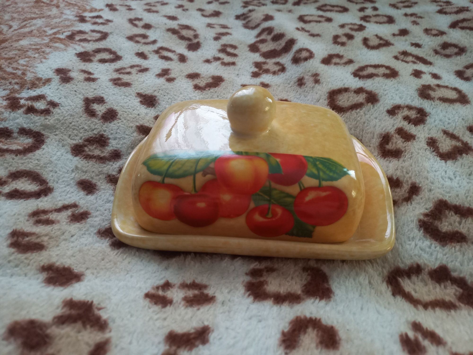 Продам масленку . Новая