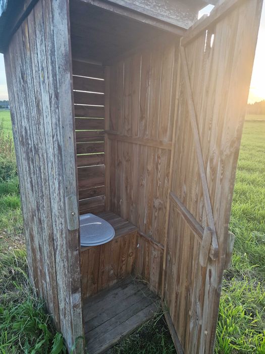 Wychodek sławojka ustęp na budowę