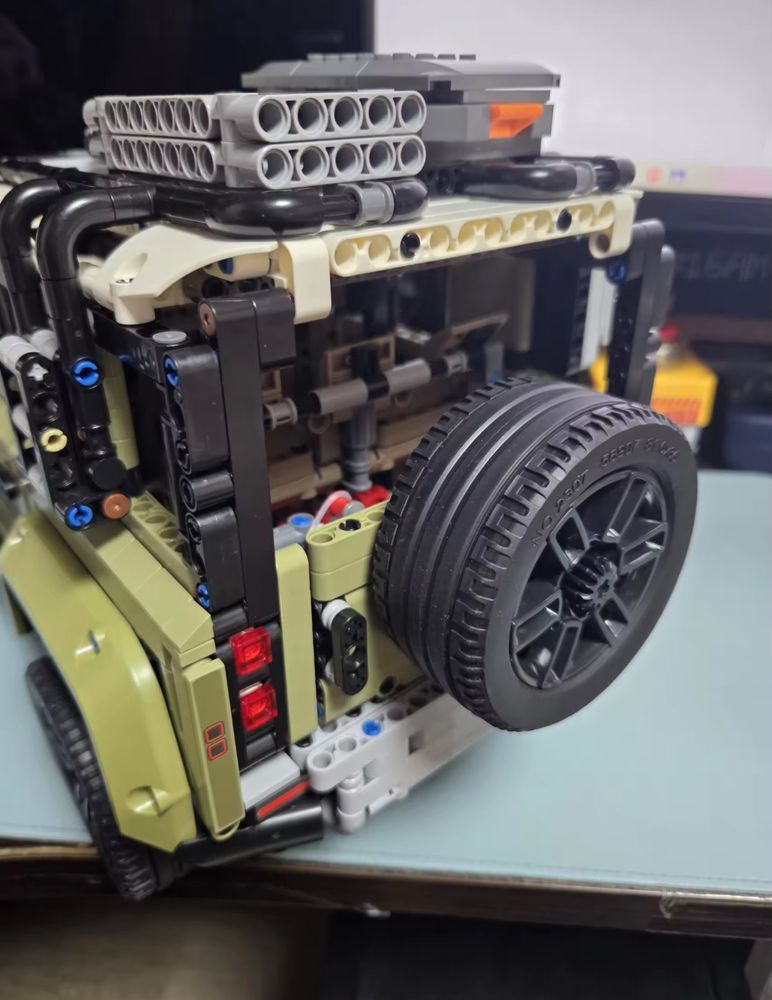 Конструктор Land Rover Defender (42110) 2583 деталі Technic Lego