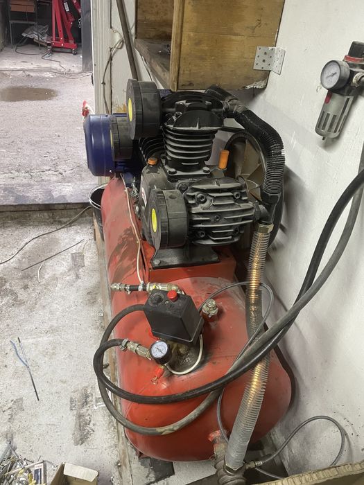 Продам компресор 300л