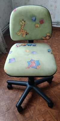 Продам детский офисный стул