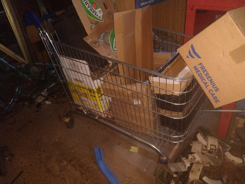 Koszyk marketowy na zakupy do firmy kółka