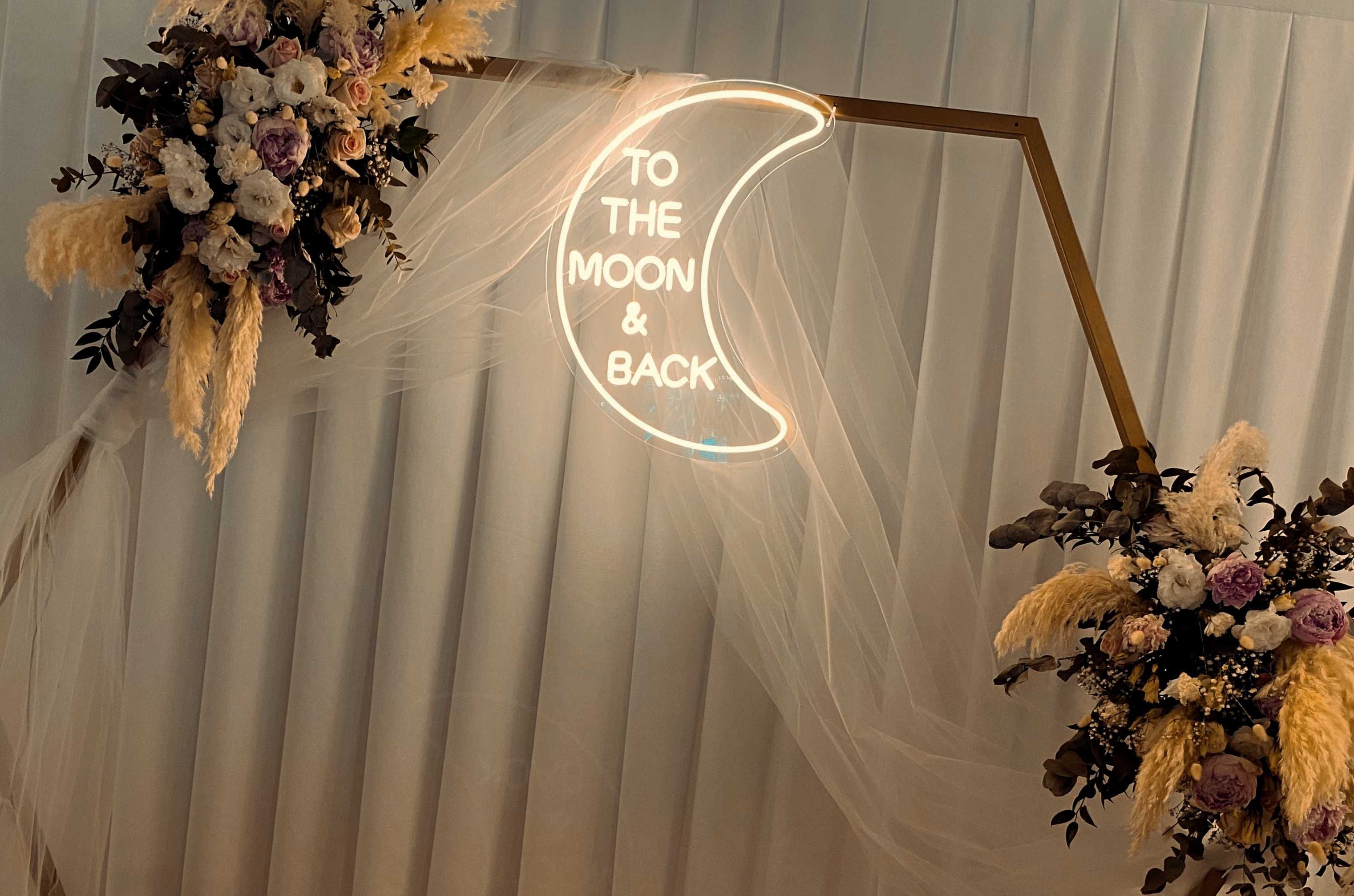 To the Moon & Back napis neon ledon Na skraju raju wesele ślub