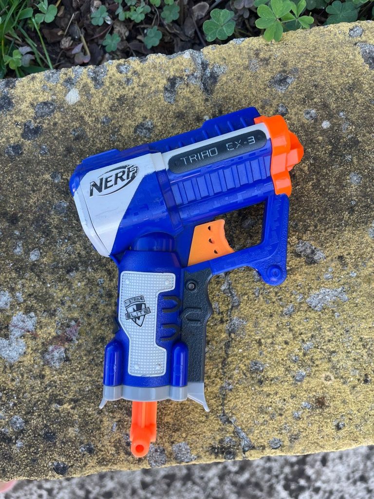 Conjunto de três nerfs