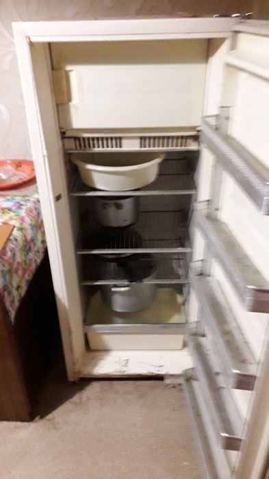 Холодильник ЗІЛ 64. Охлаждает но не морозит