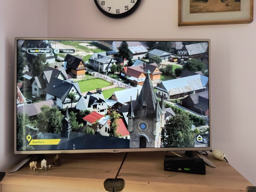 Telewizor  LG 42LF5610 + dekoder