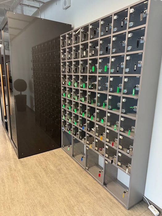 РОСПРОДАЖ МЕБЛІВ, столи, крісла офісні комоди тумби шафи, полиці,