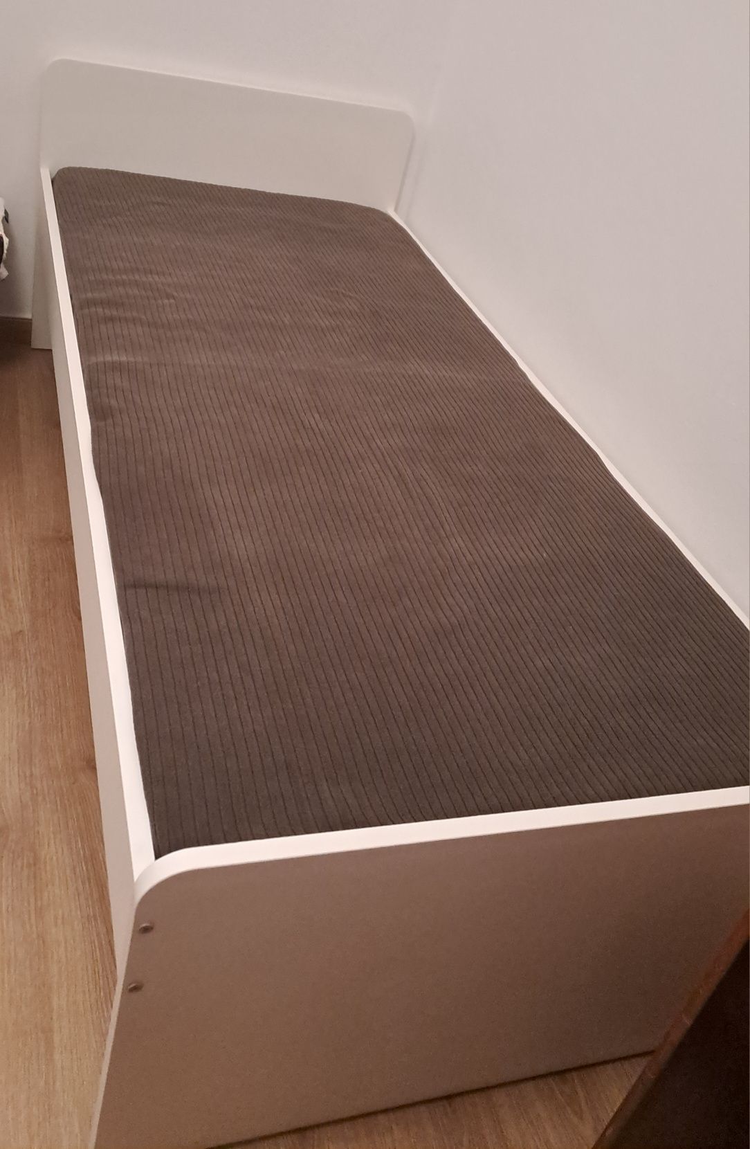 Cama individual IKEA com colchão