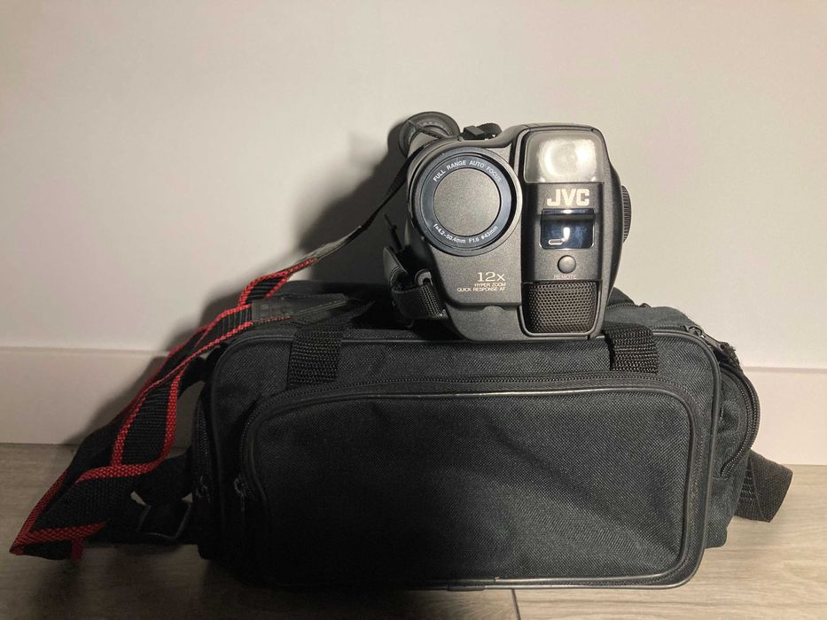 Kamera JVC GR-AX350 VHS Compact z torbą – zestaw