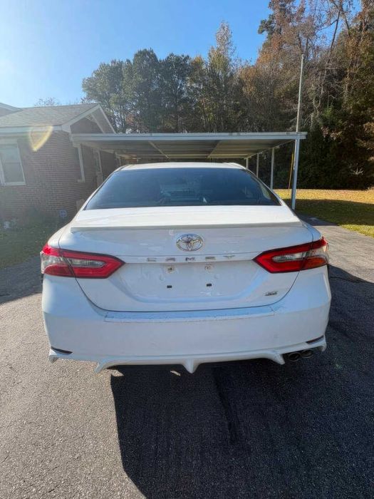 Toyota Camry SE      2018
