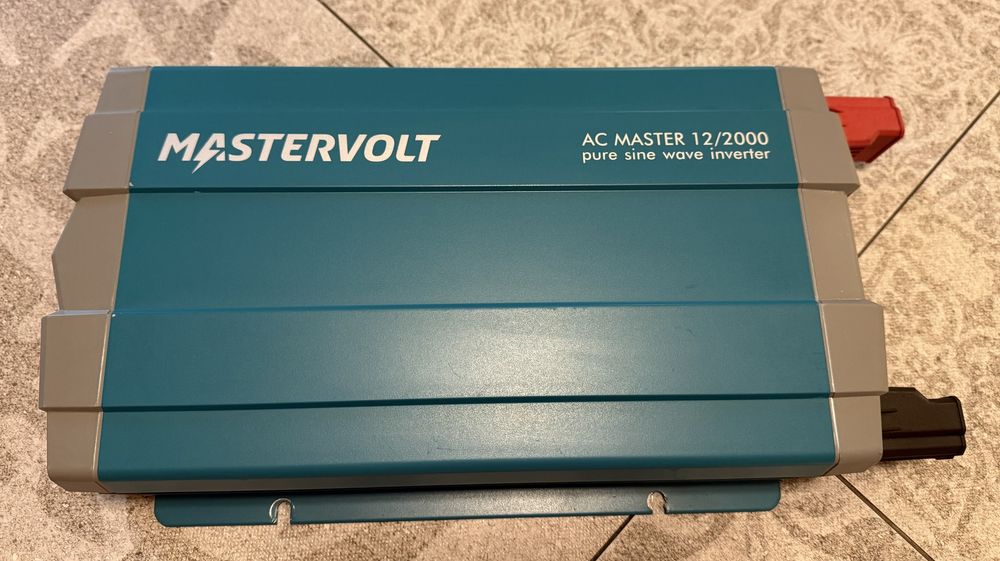 Синусоїдальний інвертор Mastervolt 12/2000
