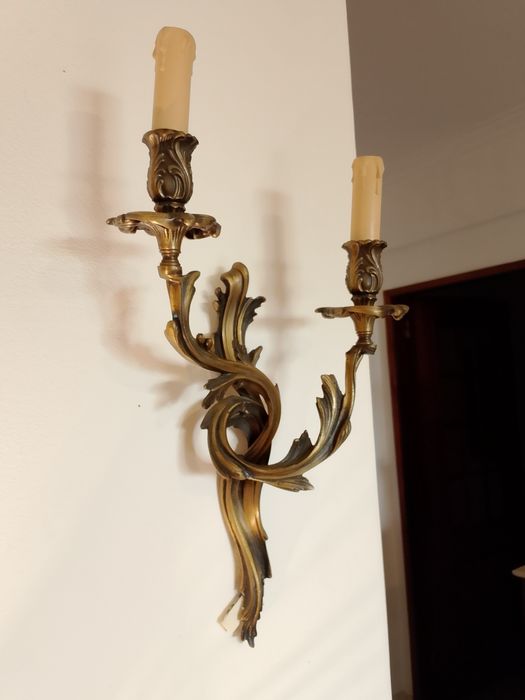 Grande castiçal em latão Luís XV