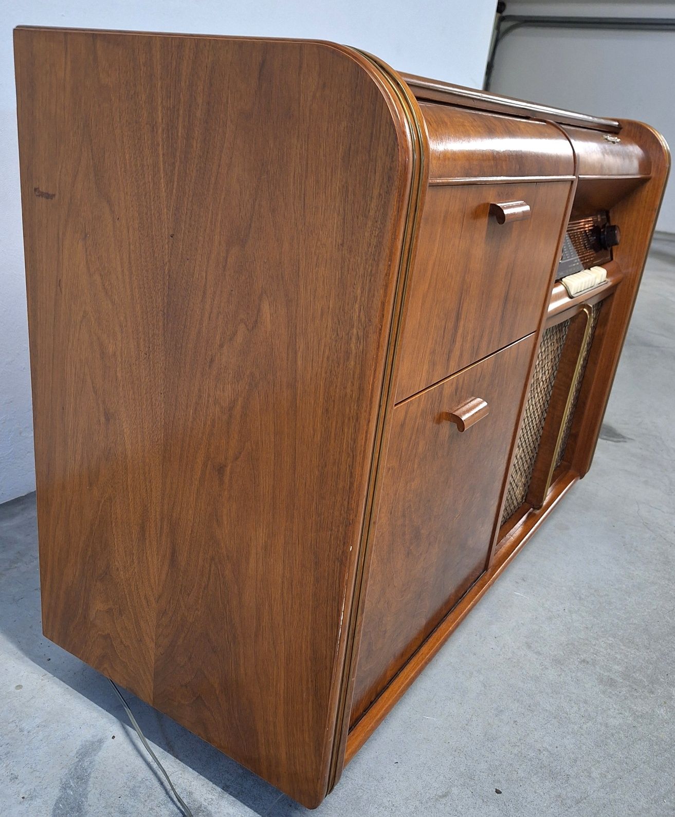 Móvel com rádio e gira discos IMPERIAL