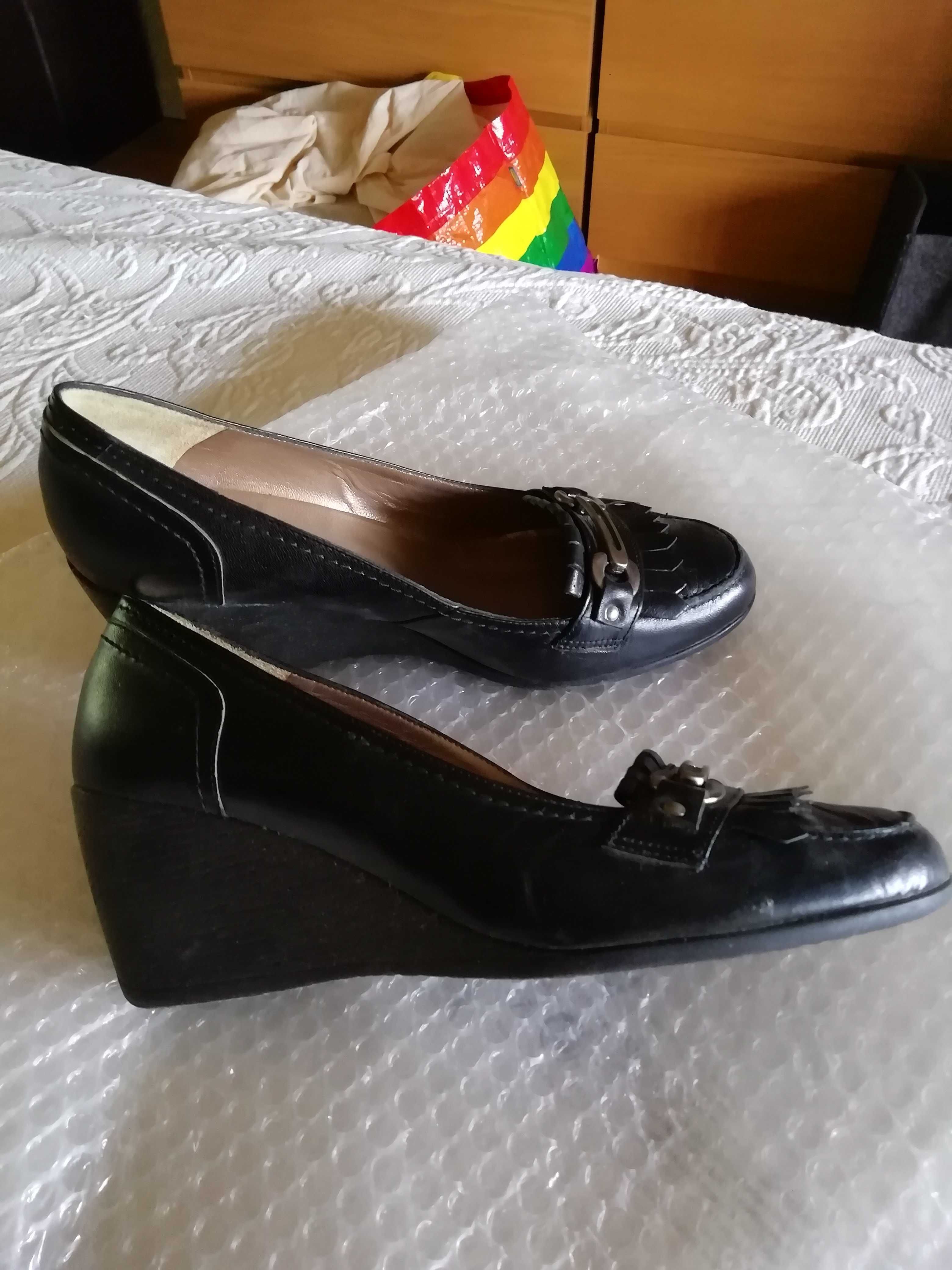 Sapatos senhora em pele preta novos
