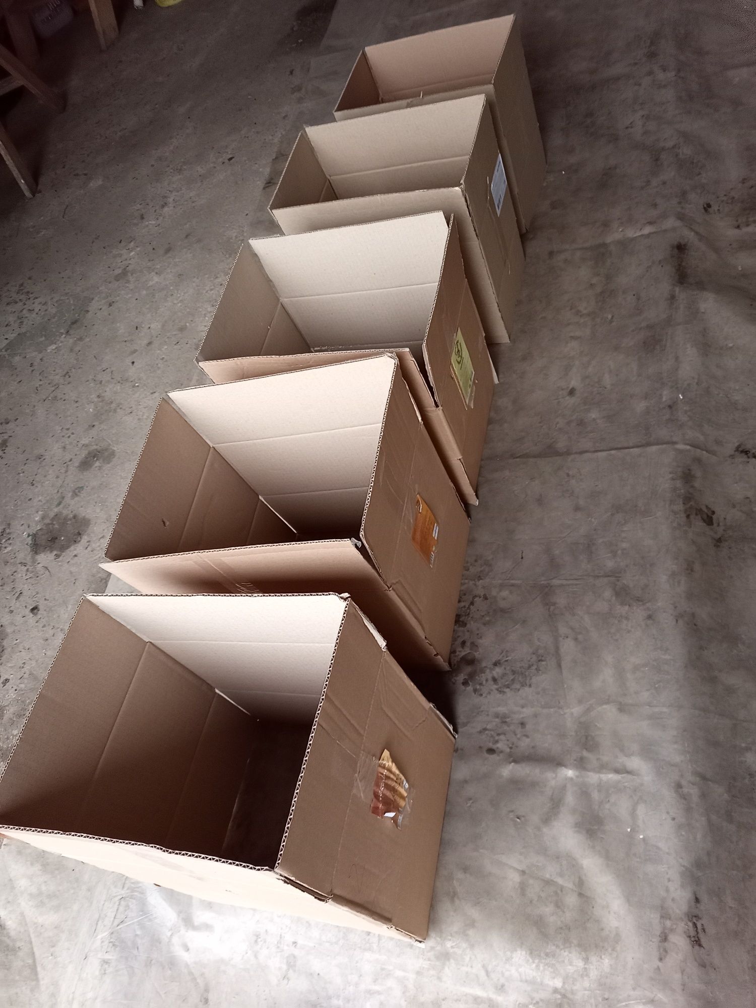 Коробки (ящики) картонні.