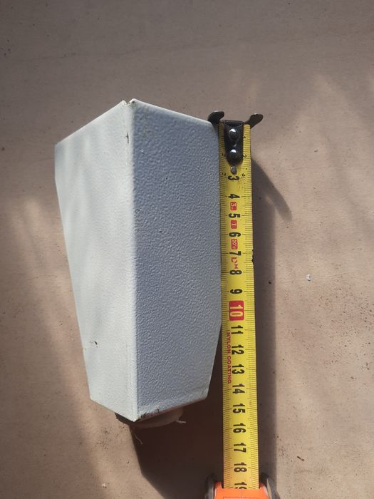 Ножки с регулировкой, сливной бачёк.