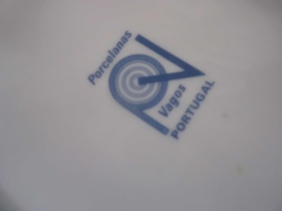 vendo jarra de porcelana bem decorada com 0.23cm alt.