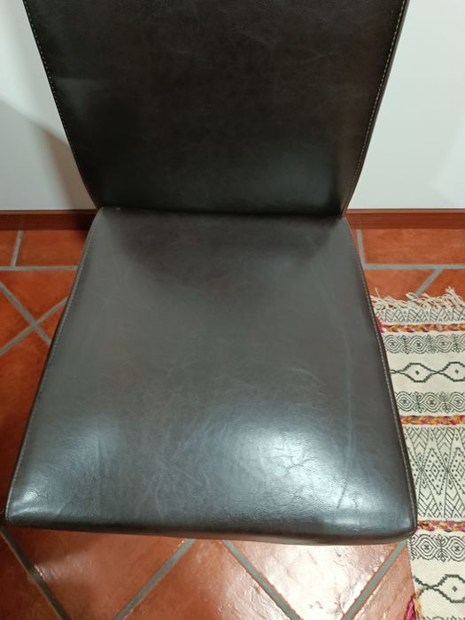 Mesa +Cadeiras  em cor cerejeira