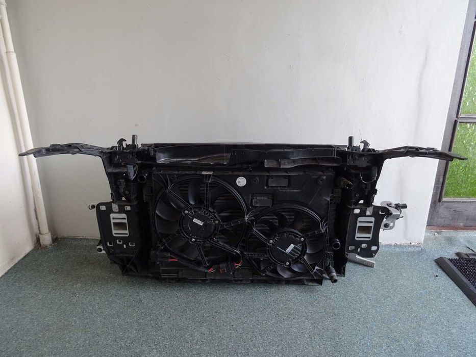 AUDI Q3 83A Передня панель, телевізор