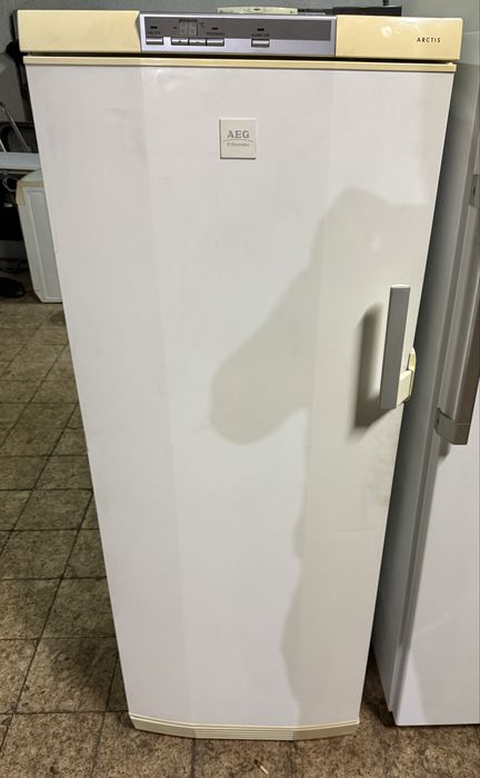 Arca vertical AEG 6 gavetas