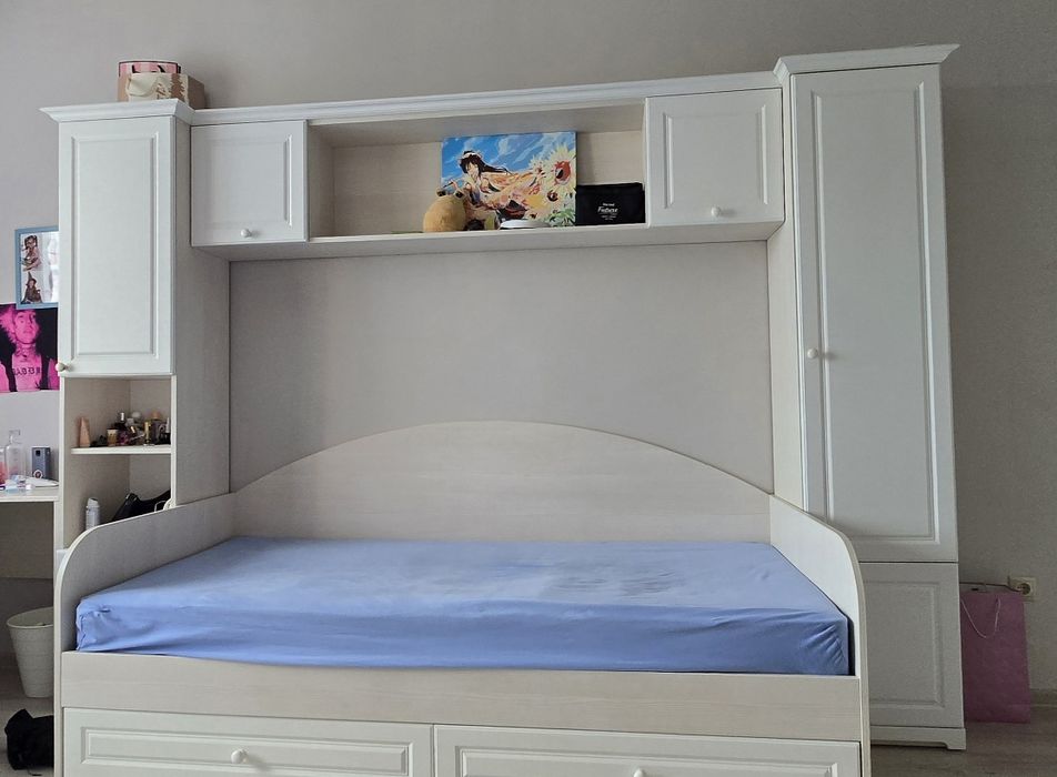 Кровать с пеналами