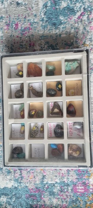 zestaw kolekcja kamieni szlachetnych i minerałów