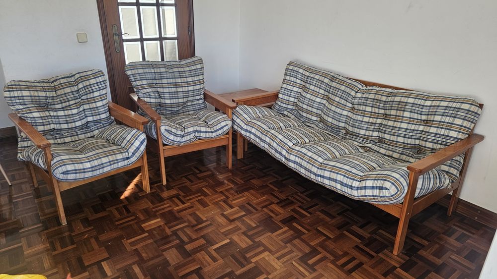 Trio de sofás/ cadeirões