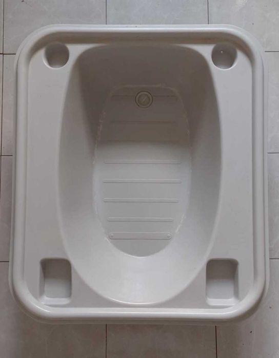 Vende-se Banheira Criança Quadrada