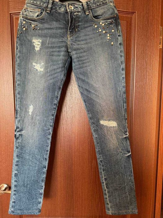 Нові джинси Guess декоровані білими, сріблястими та золотими бусинами