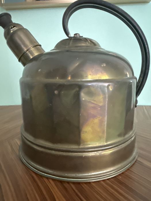 Czajnik z brazu  ozdoba.