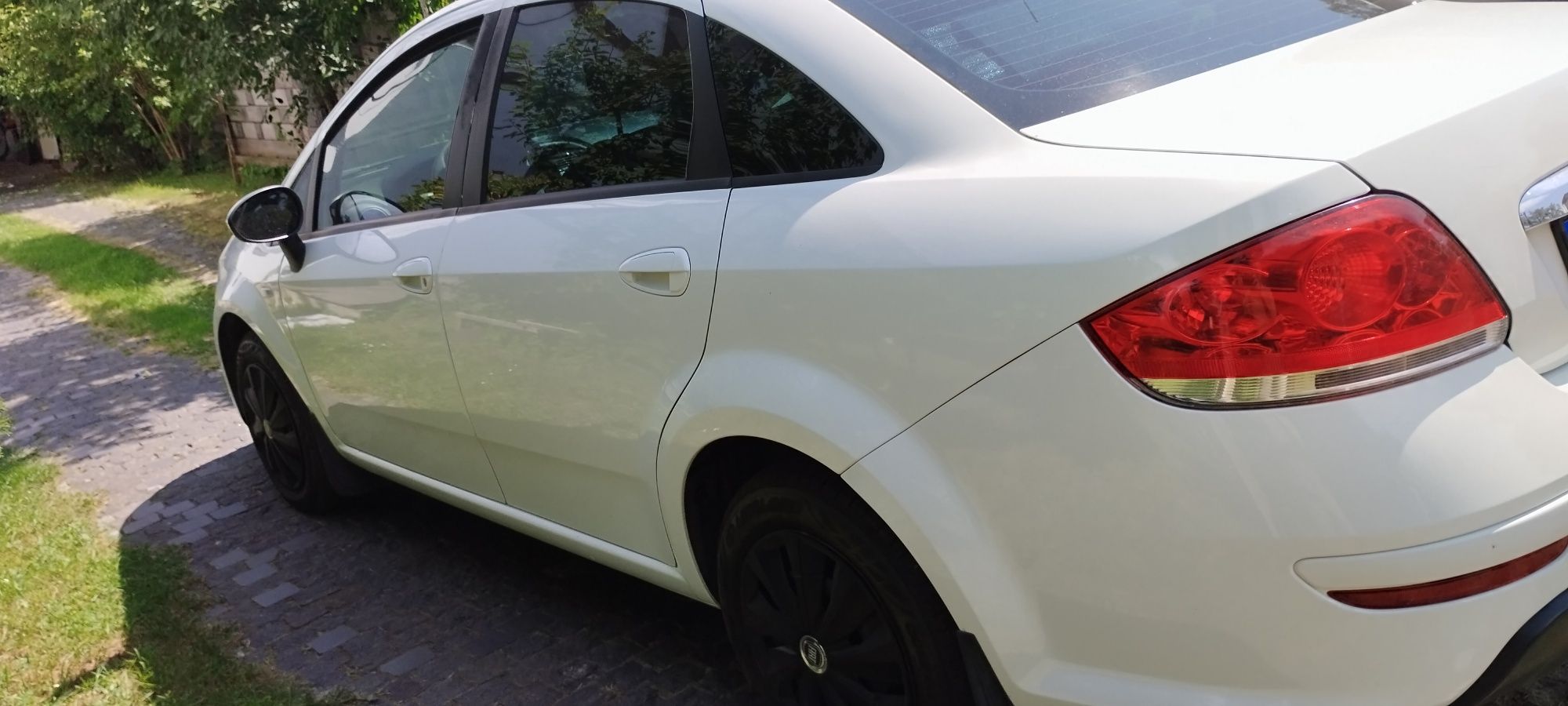 Автомобіль Fiat Linea