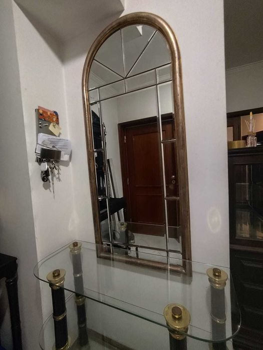 Credencia em vidro e espelho