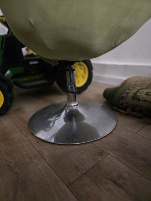 Fotel obrotowy zielony welur