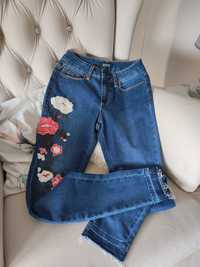 Spodnie jeansowe granatowe kwiaty wiosna wysoki stan