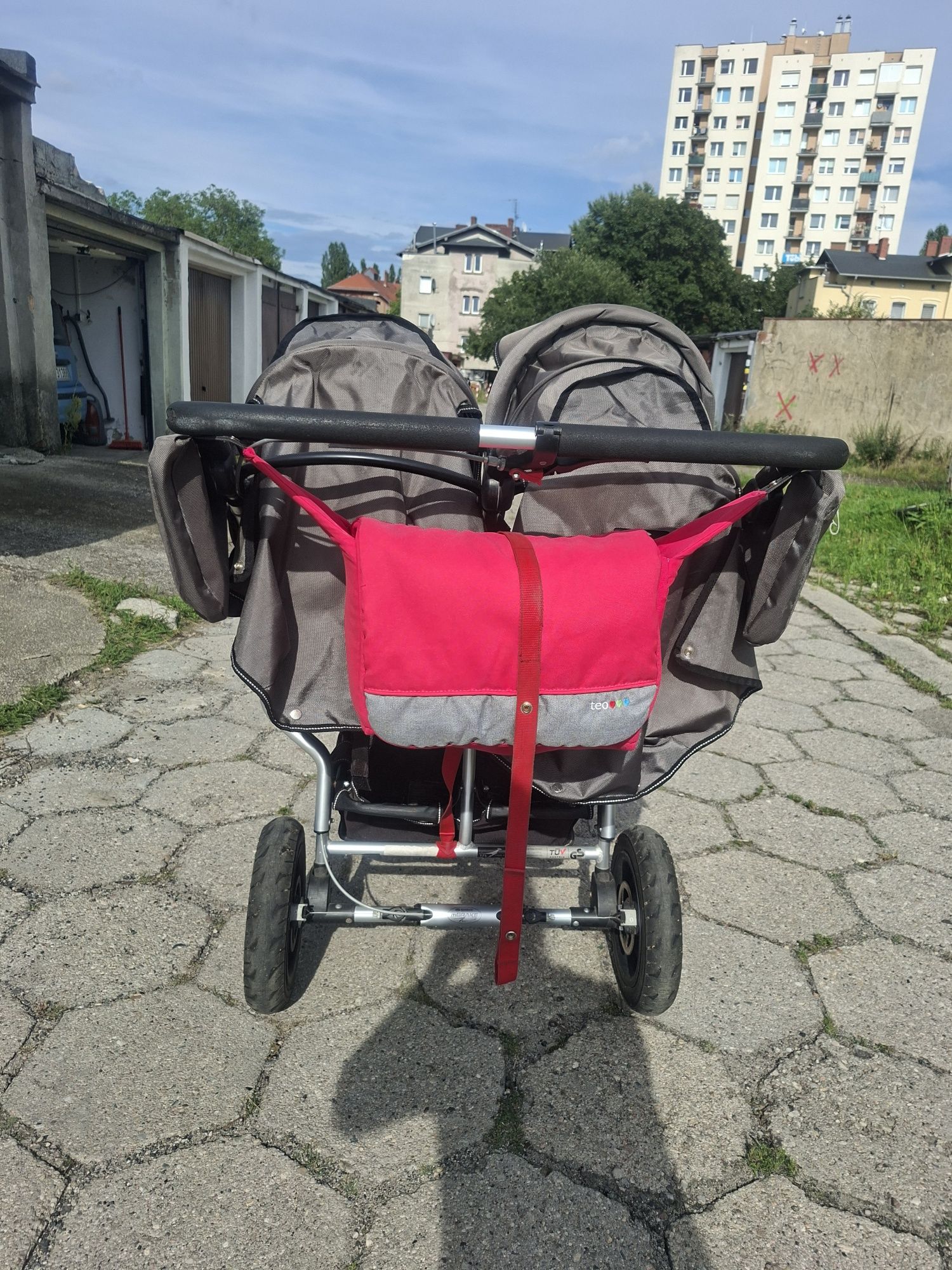 Wózek tfk ze śpiworkami. Rok po roku BLIŹNIAKI