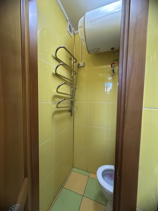 Продається салон в центрі міста .