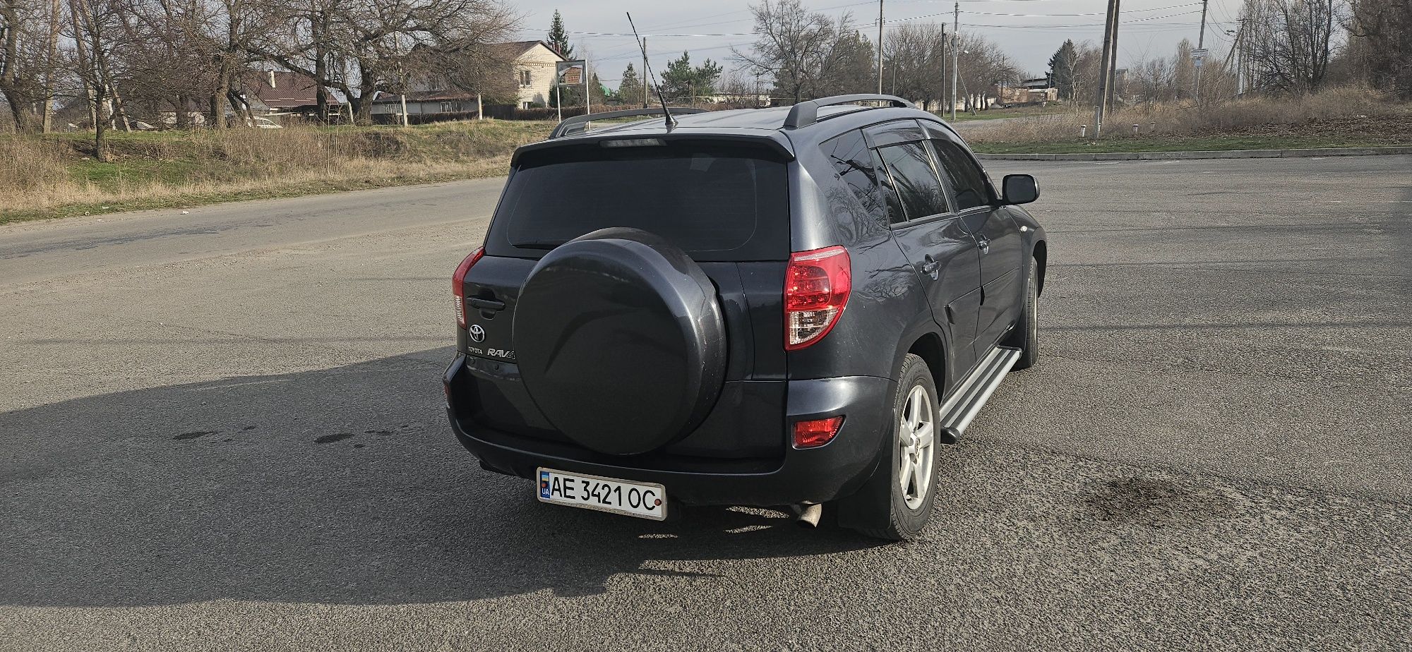 Toyota.    Rav 4