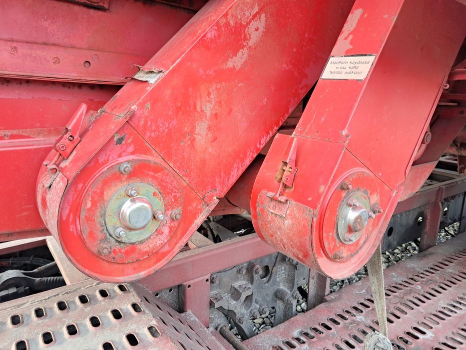 Комбайн Massey ferguson 440!