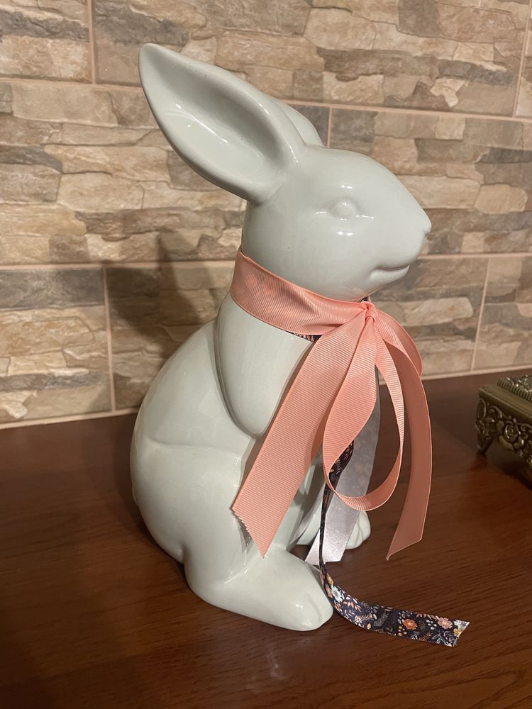 Zajac  ceramiczny z kokardka 30 cm