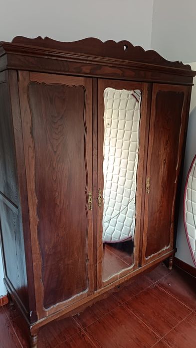 3 roupeiros antigos madeira de castanho