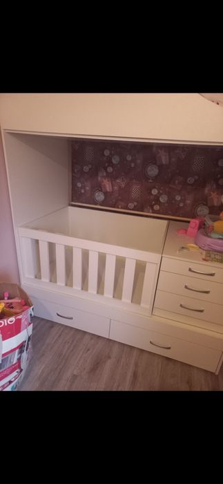 Двухъярусная кровать