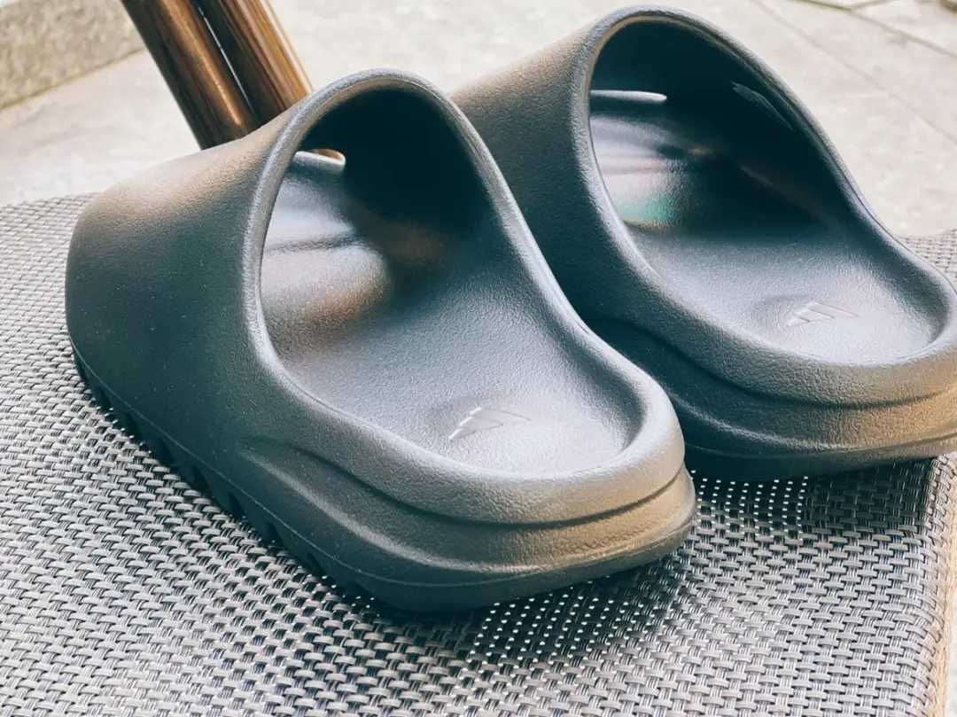 Projekt komety !Adidas Yeezy Slide Onyx R.  43