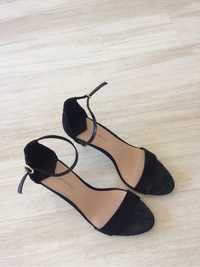 Sandalias pretas Stradivarius