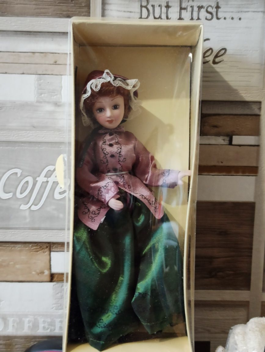 Лялька колекції дами епохи