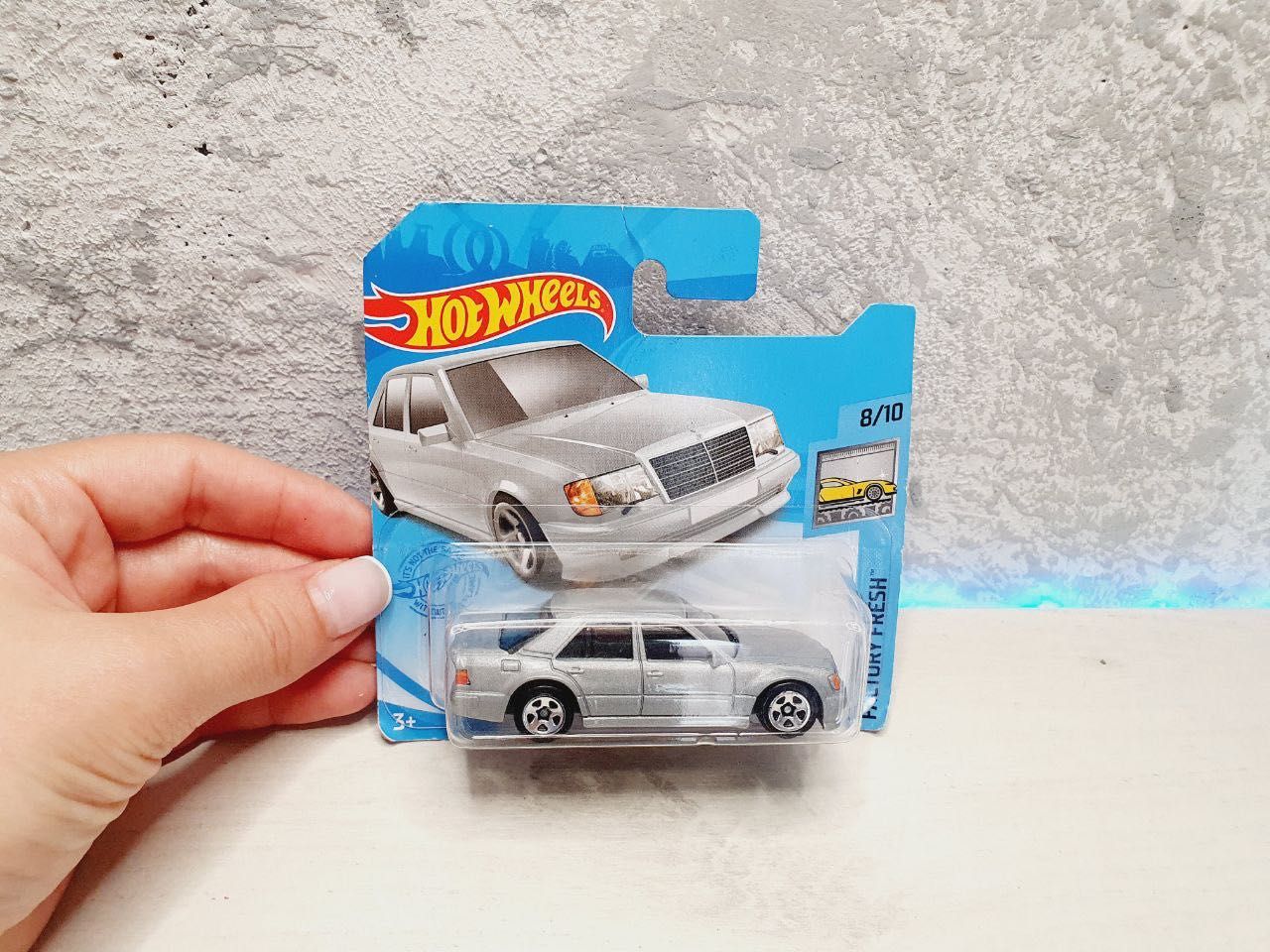 Hot Wheels 2021 - Mercedes-Benz 500 E сірий запак