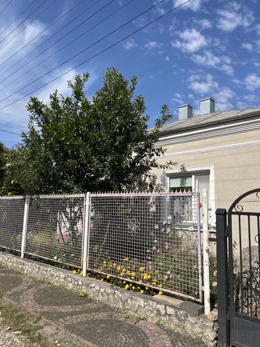 Продається домогосподарство в центральній частині м.Тернополя.