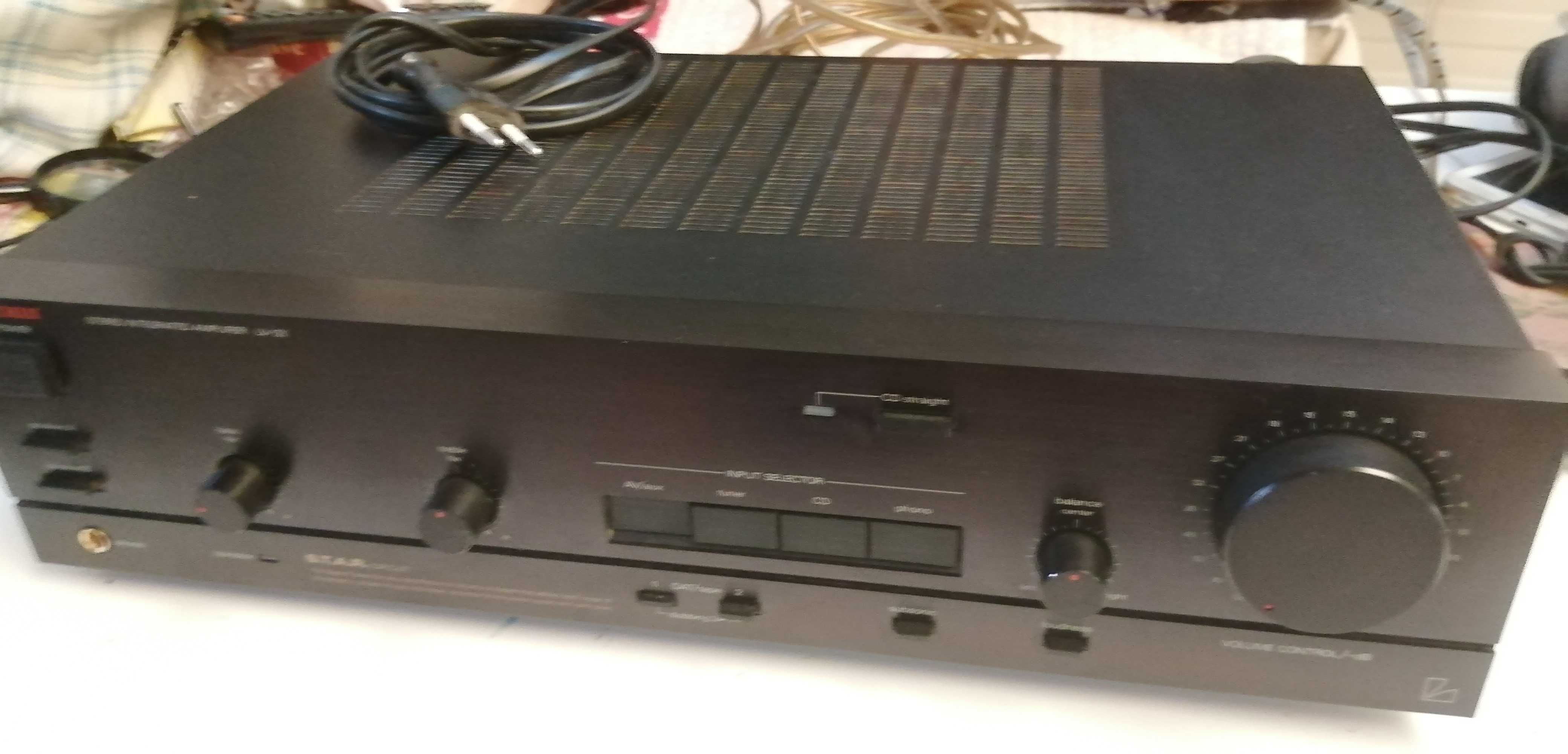Amplificador Luxman LV-121