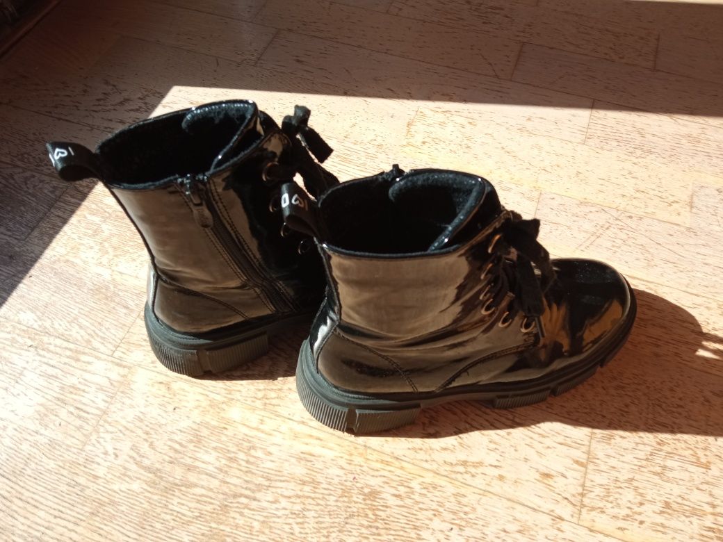 Czarne lakierowane dziewczęce glany Dee Zee/ buty na jesień, rozm. 36