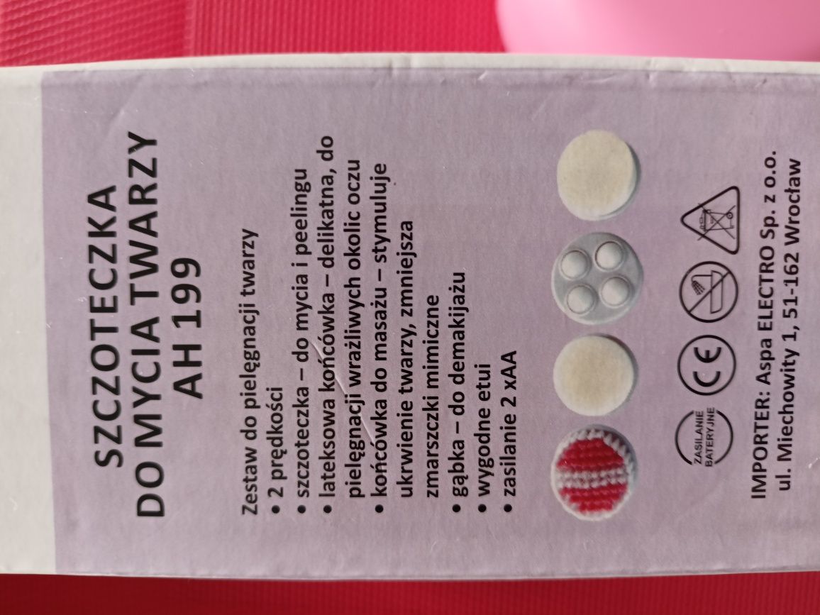 Szczoteczka do mycia , masażu i peelingu  twarzy